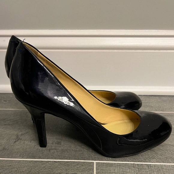 Women’s Navy Gianni Bini high heels size 8.5 - Picture 2 of 5